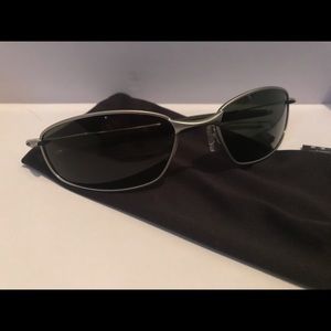 Brand new never worn Oakley sunglasses: whisker